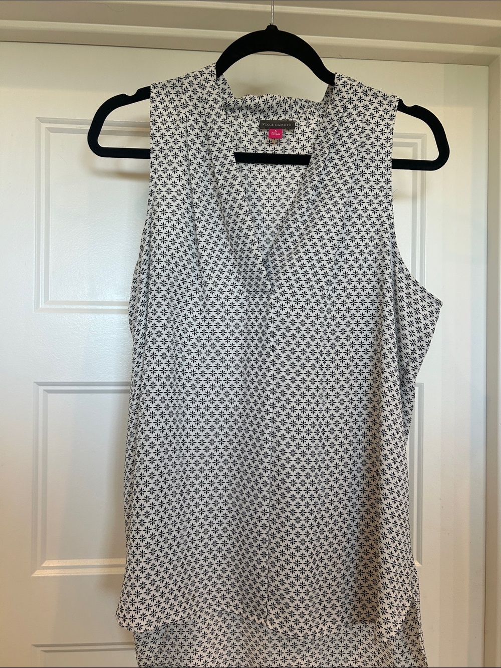 Vince Camuto White Sleeveless V-Neck Tank with Black Geometric Print